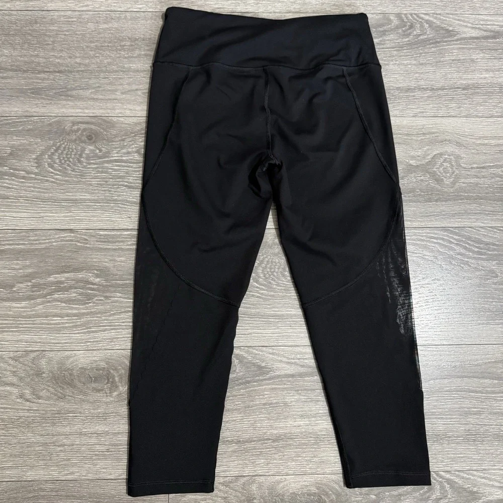 Victoria Sport Knockout By Victoria's Secret Black‎ Mesh Capri  Leggings Size M